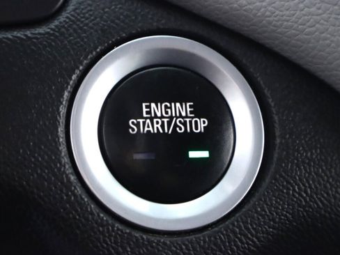 Used 2020 Chevrolet Equinox LS image 23