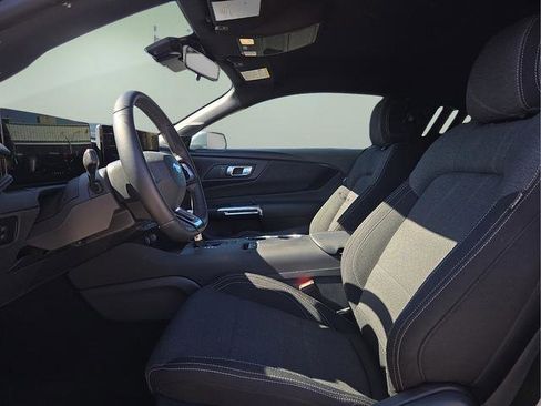 Used 2025 Ford Mustang Coupe image 21