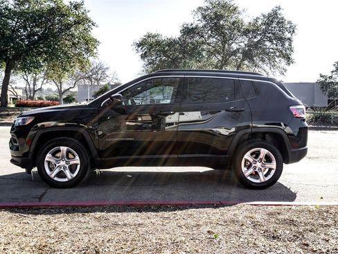 Used 2024 Jeep Compass Latitude image 8