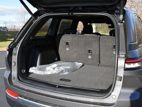 New 2025 Jeep Grand Cherokee Laredo w/ Luxury Tech Group I image 31