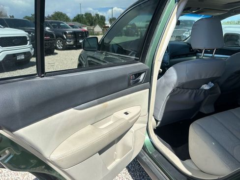 Used 2010 Subaru Outback 2.5i Premium AWD/4WD image 32