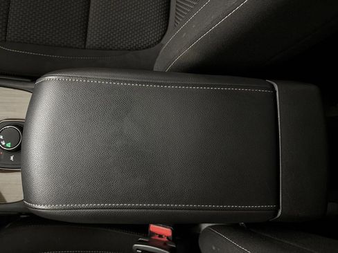 Used 2023 GMC Acadia SLE image 52