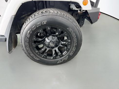 Used 2017 Jeep Wrangler Unlimited Sahara w/ Dual Top Group AWD/4WD image 33