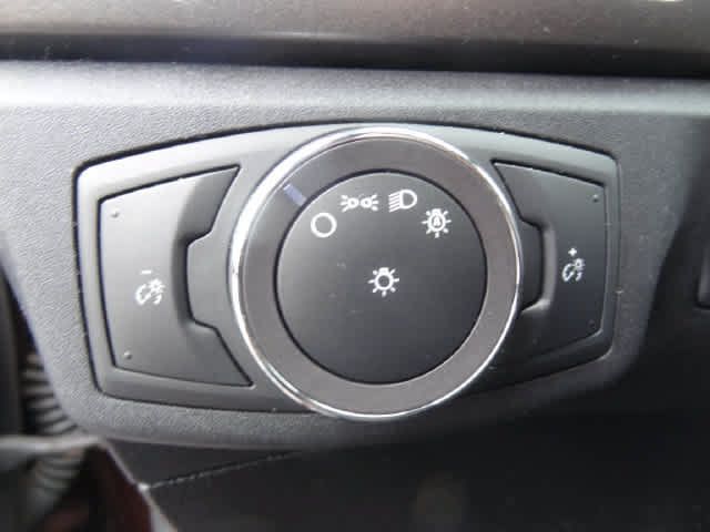 Used 2019 Ford Fusion SE FWD image 13