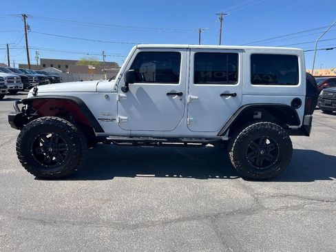 Used 2012 Jeep Wrangler Unlimited Sahara w/ Connectivity Group AWD/4WD image 9