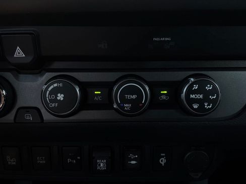 Used 2019 Toyota Tacoma TRD Sport w/ Technology Package AWD/4WD image 25