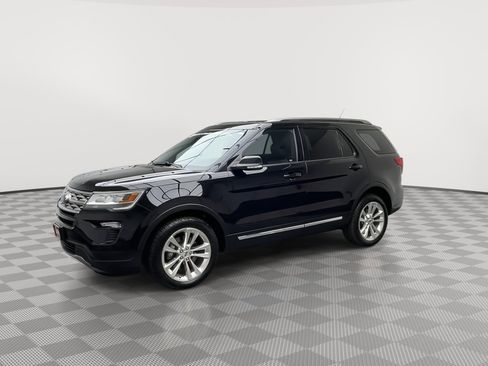 Used 2018 Ford Explorer XLT w/ Equipment Group 202A AWD/4WD image 38