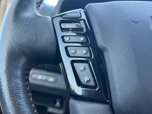 Used 2022 Nissan Titan PRO-4X w/ Pro-4x Convenience Package image 10