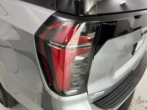 Used 2025 Chevrolet Suburban Z71 AWD/4WD image 44