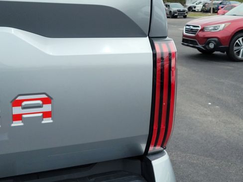 Used 2023 Toyota Tundra Limited image 11