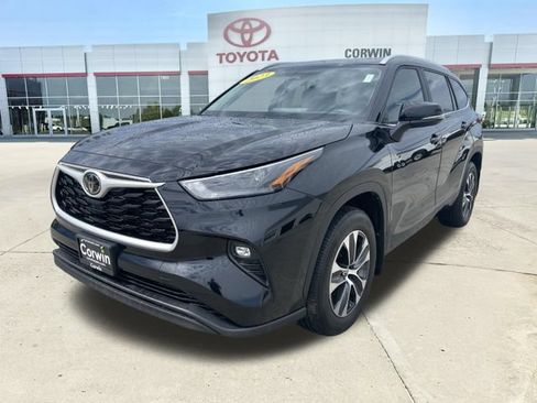Used 2023 Toyota Highlander XLE AWD/4WD image 7