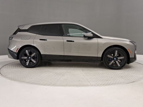 Used 2023 BMW iX xDrive50 w/ Sport Package AWD/4WD image 6
