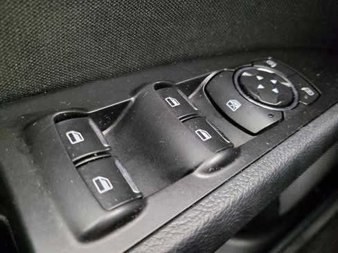 Used 2017 Ford Fusion SE w/ Fusion SE Technology Package image 27