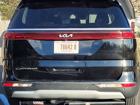 Used 2022 Kia Carnival LX image 8