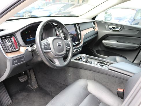 Used 2022 Volvo XC60 B5 Momentum AWD/4WD image 16