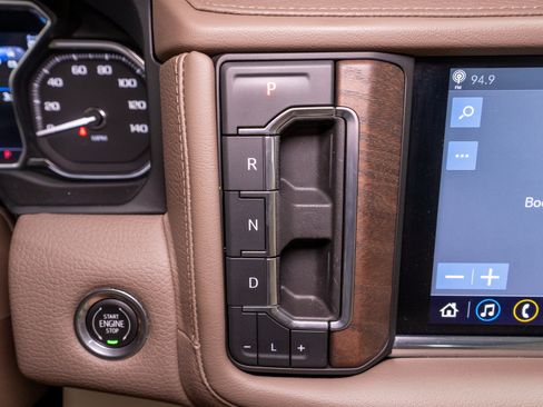 Used 2021 GMC Yukon Denali w/ Advanced Technology Package AWD/4WD image 28