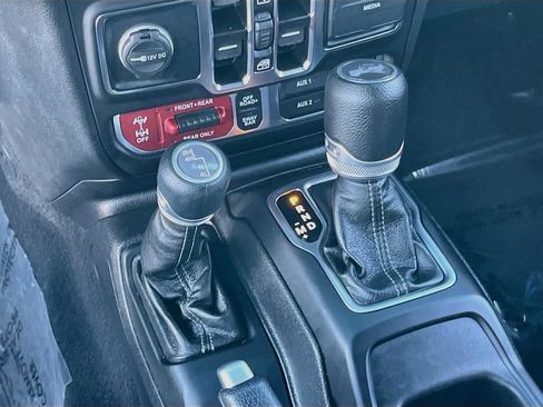 Certified 2025 Jeep Wrangler Unlimited Rubicon w/ Safety Group AWD/4WD image 17