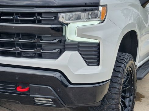 Used 2024 Chevrolet Silverado 1500 LT Trail Boss w/ Convenience Package II image 9