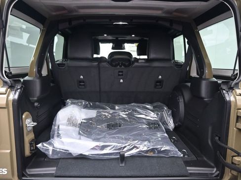 New 2026 Jeep Wrangler Unlimited Sahara AWD/4WD image 27