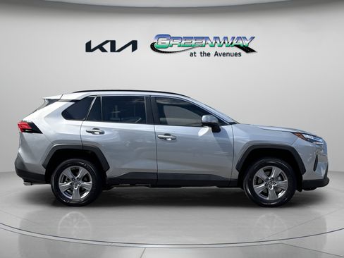 Used 2022 Toyota RAV4 XLE w/ Convenience Package AWD/4WD image 8