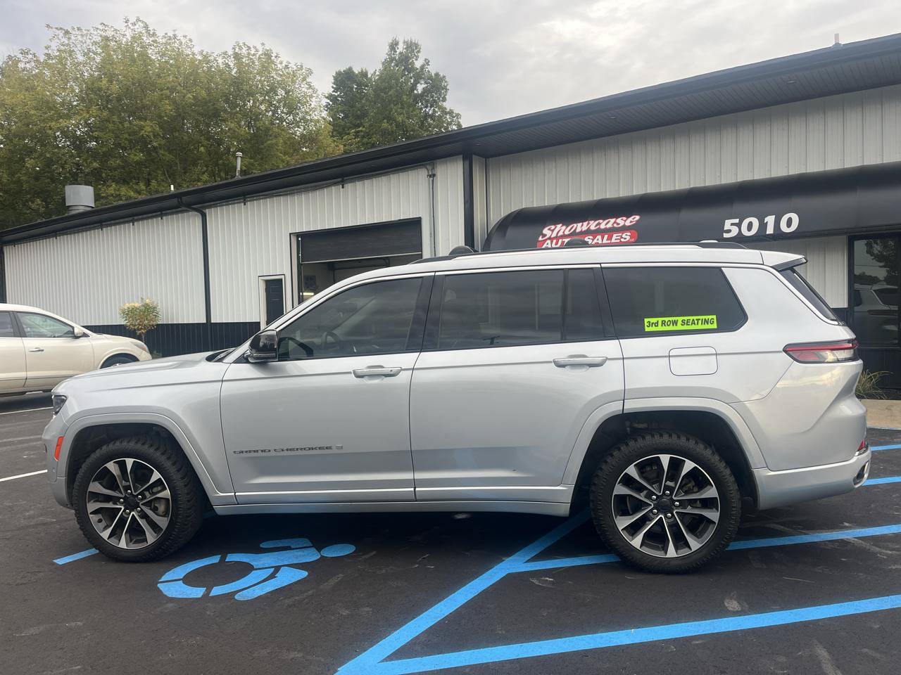 Used 2021 Jeep Grand Cherokee L Overland w/ Advanced Protech Group III AWD/4WD image 8