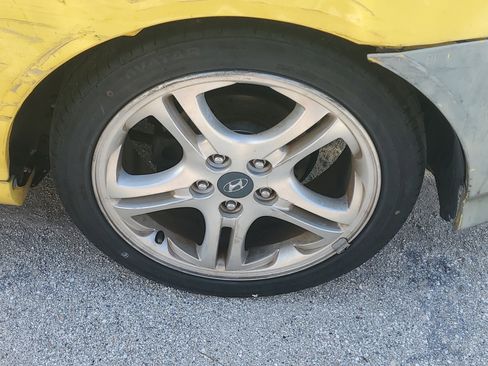 Used 2006 Hyundai Tiburon GS FWD image 10