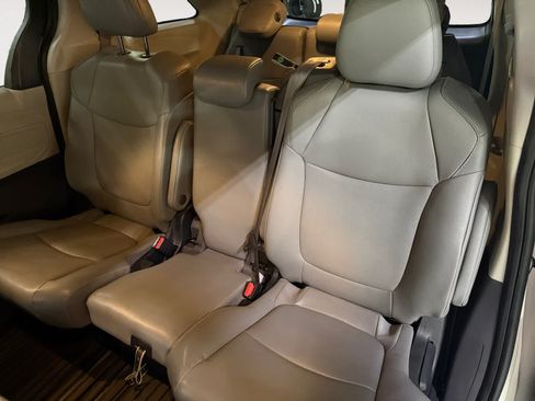Used 2022 Toyota Sienna XLE FWD image 20