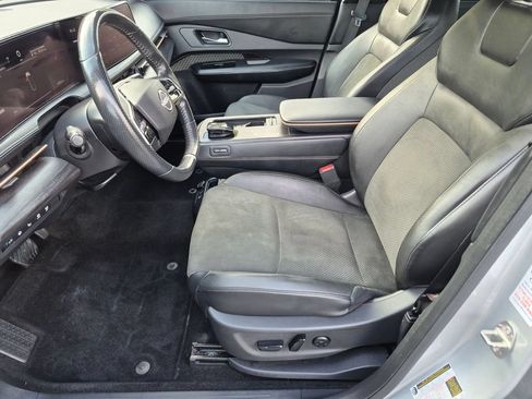Used 2023 Nissan Ariya FWD image 11