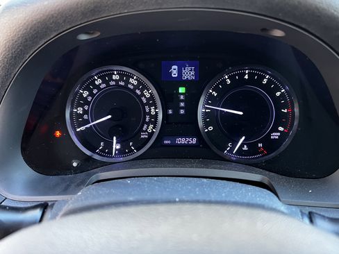 Used 2014 Lexus IS 250C image 22