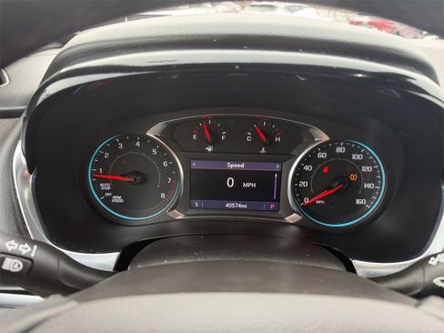 Used 2023 Chevrolet Traverse LT image 16