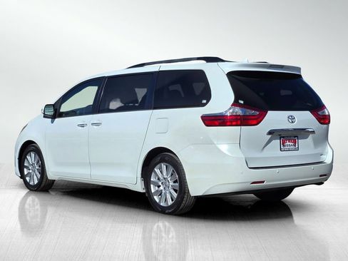 Used 2017 Toyota Sienna Limited image 6