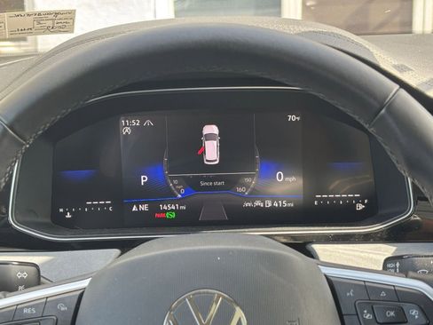 Used 2025 Volkswagen Jetta SE image 37