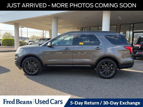 Used 2018 Ford Explorer XLT w/ Equipment Group 202A image 4