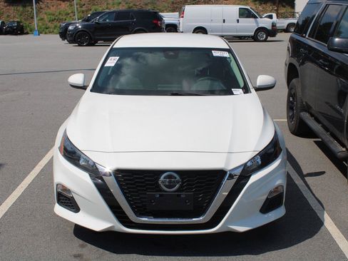 Used 2022 Nissan Altima 2.5 S FWD image 2