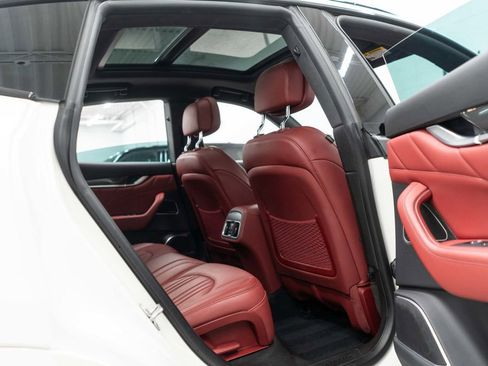 Used 2022 Maserati Levante GT AWD/4WD image 12