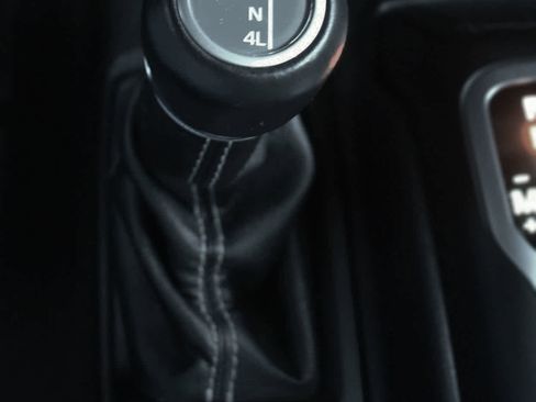 Used 2020 Jeep Wrangler Unlimited Sahara image 22