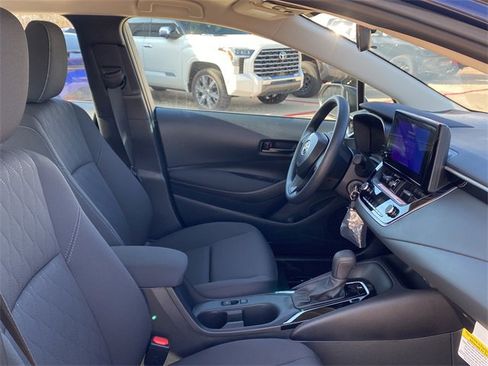 Used 2025 Toyota Corolla LE image 11