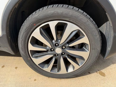 Used 2021 Buick Encore Preferred image 9