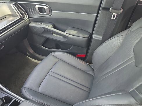 Certified 2024 Kia Sorento S w/ Panoramic Sunroof Package FWD image 15