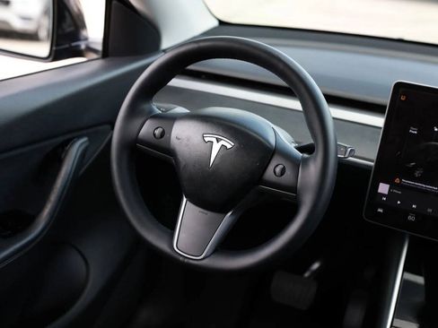 Used 2021 Tesla Model Y 2WD image 38