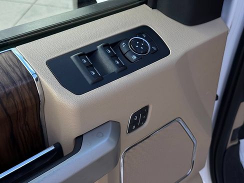 Used 2019 Ford F150 Lariat RWD image 5