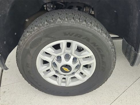 Used 2022 Chevrolet Silverado 2500 LT w/ Convenience Package image 29