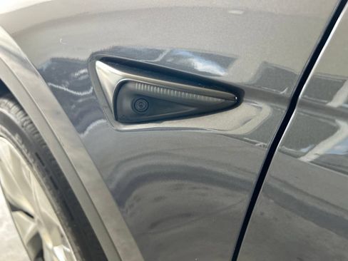 Used 2023 Tesla Model Y Long Range AWD/4WD image 17