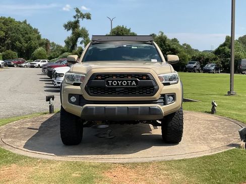 Used 2019 Toyota Tacoma TRD Off-Road AWD/4WD image 2