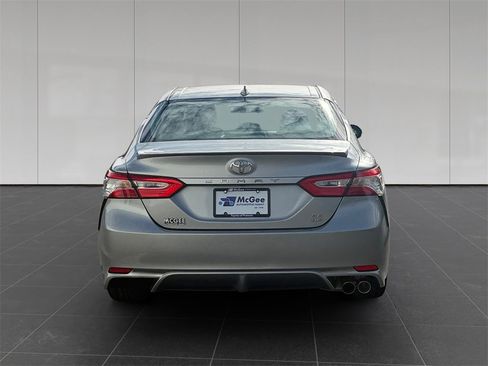 Used 2020 Toyota Camry SE image 4