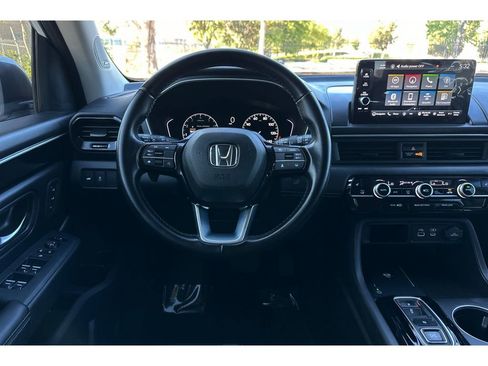 Used 2023 Honda Pilot Touring image 16