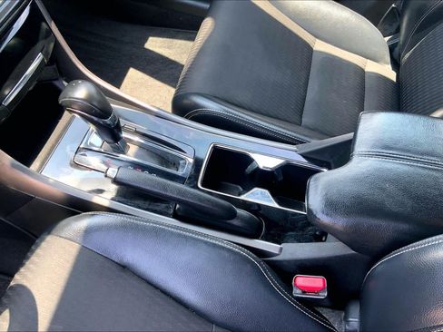 Used 2016 Honda Accord Sport image 17