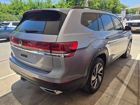 Used 2024 Volkswagen Atlas SE FWD image 8