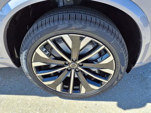 New 2026 Volvo XC90 B6 Plus w/ Protection Package Premier image 9