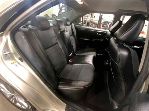 Used 2017 Toyota Camry SE image 19